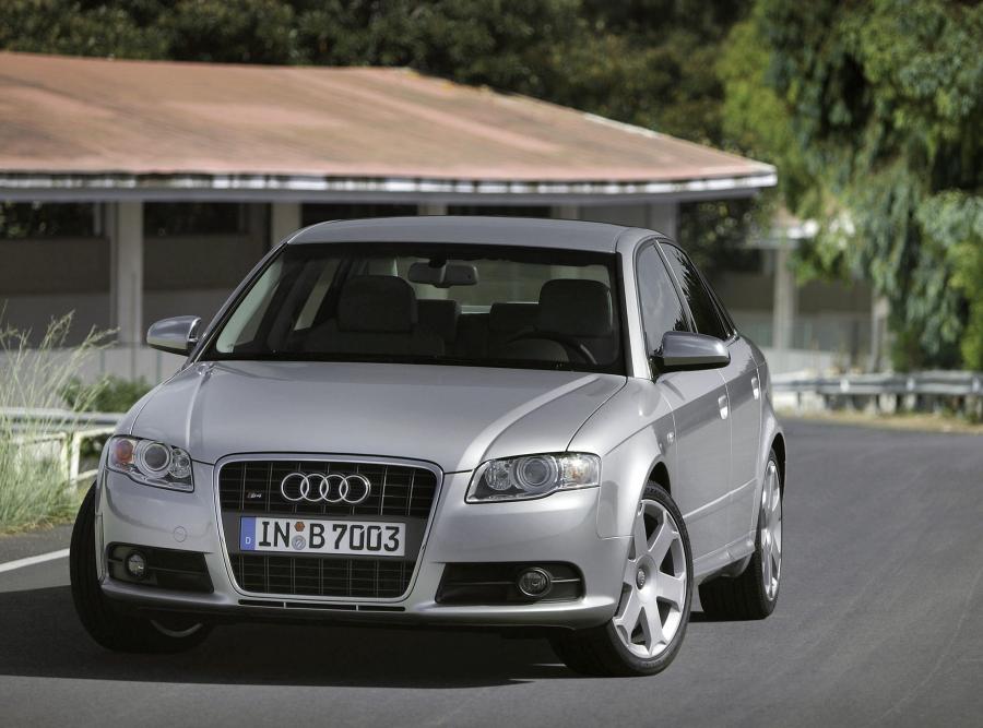  Audi S4 Sedan 4.2 Quattro (B7, 8E) 2005 года  (WW) (фото 12 из 13)